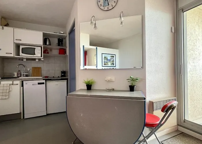 Avec Piscine Et Terrasse Proche Commerces - Fr-1-748-15 Canet-en-Roussillon