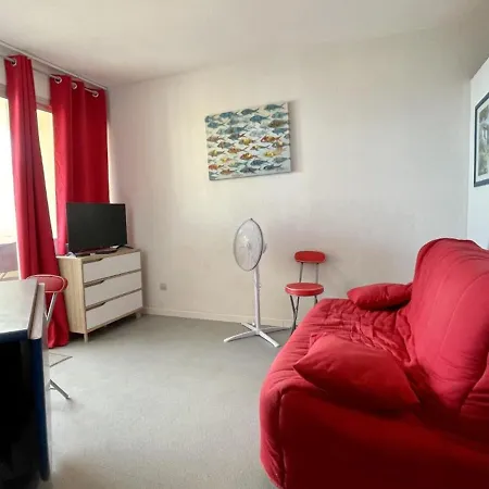 Avec Piscine Et Terrasse Proche Commerces - Fr-1-748-15 Canet-en-Roussillon